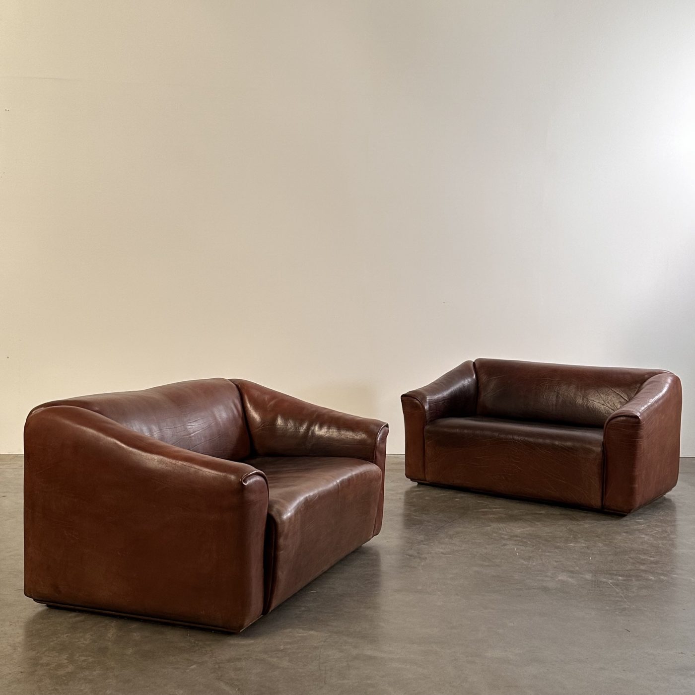objet-vagabond-leather-armchairs0004