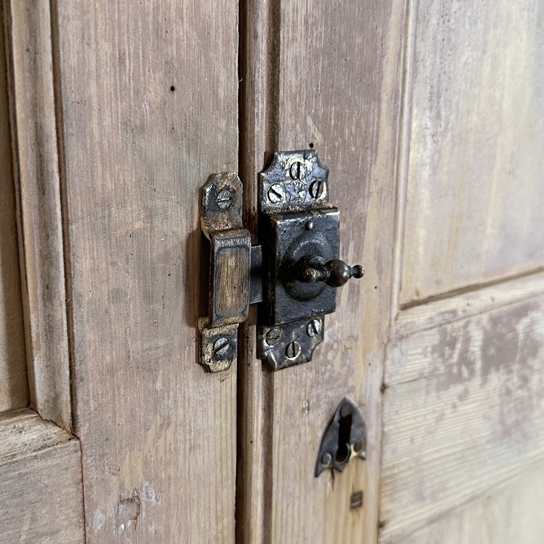 objet-vagabond-painted-cupboard0004