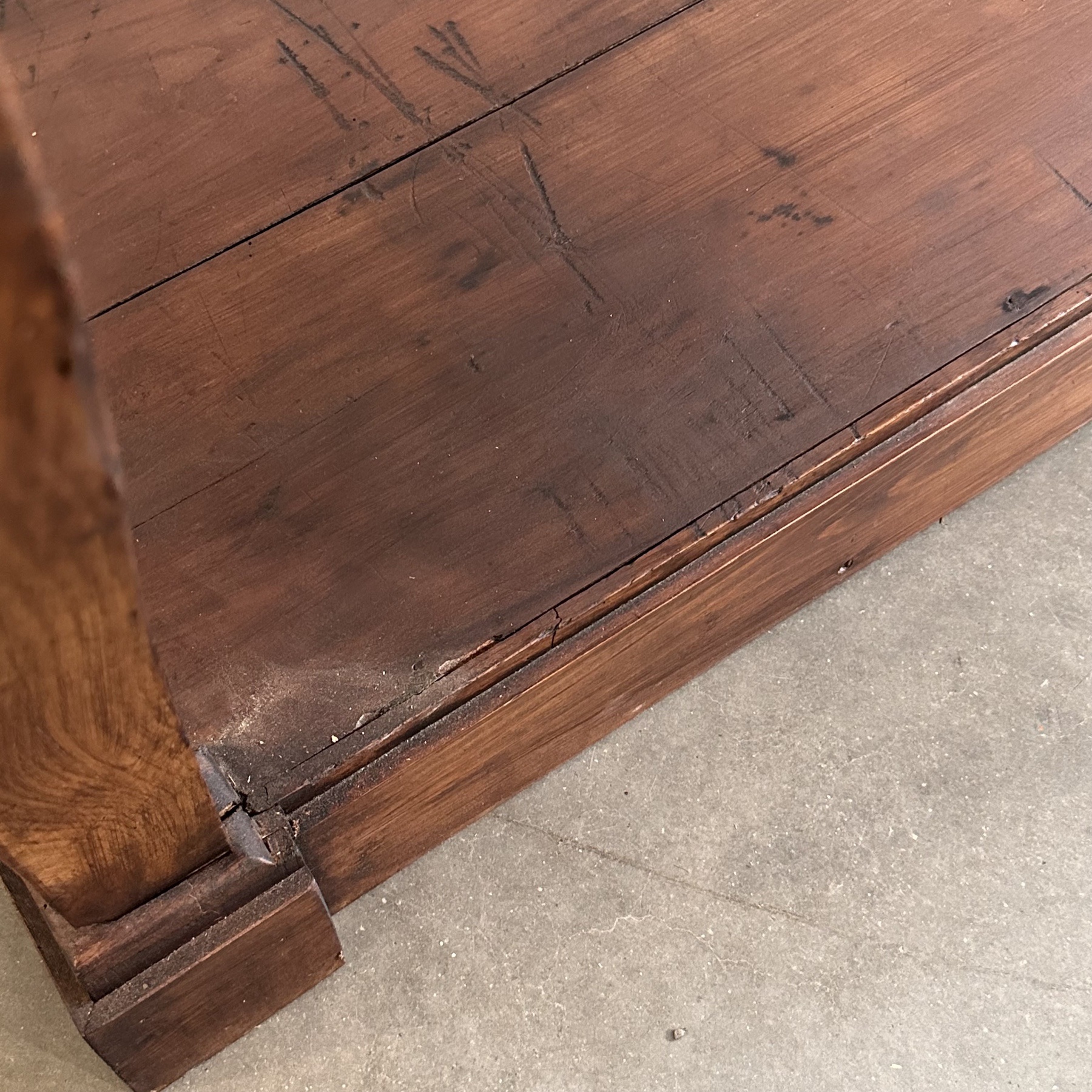 objet-vagabond-draper-table0005