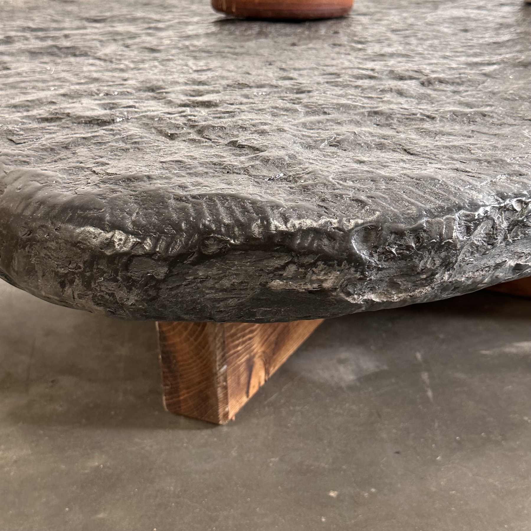 objet-vagabond-stone-table0001