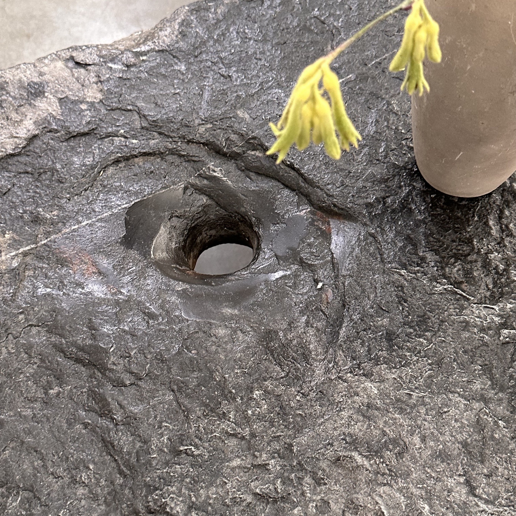 objet-vagabond-stone-table0005