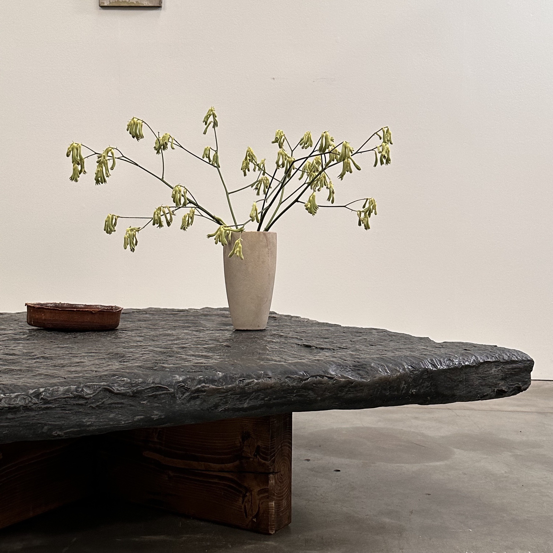 objet-vagabond-stone-table0010