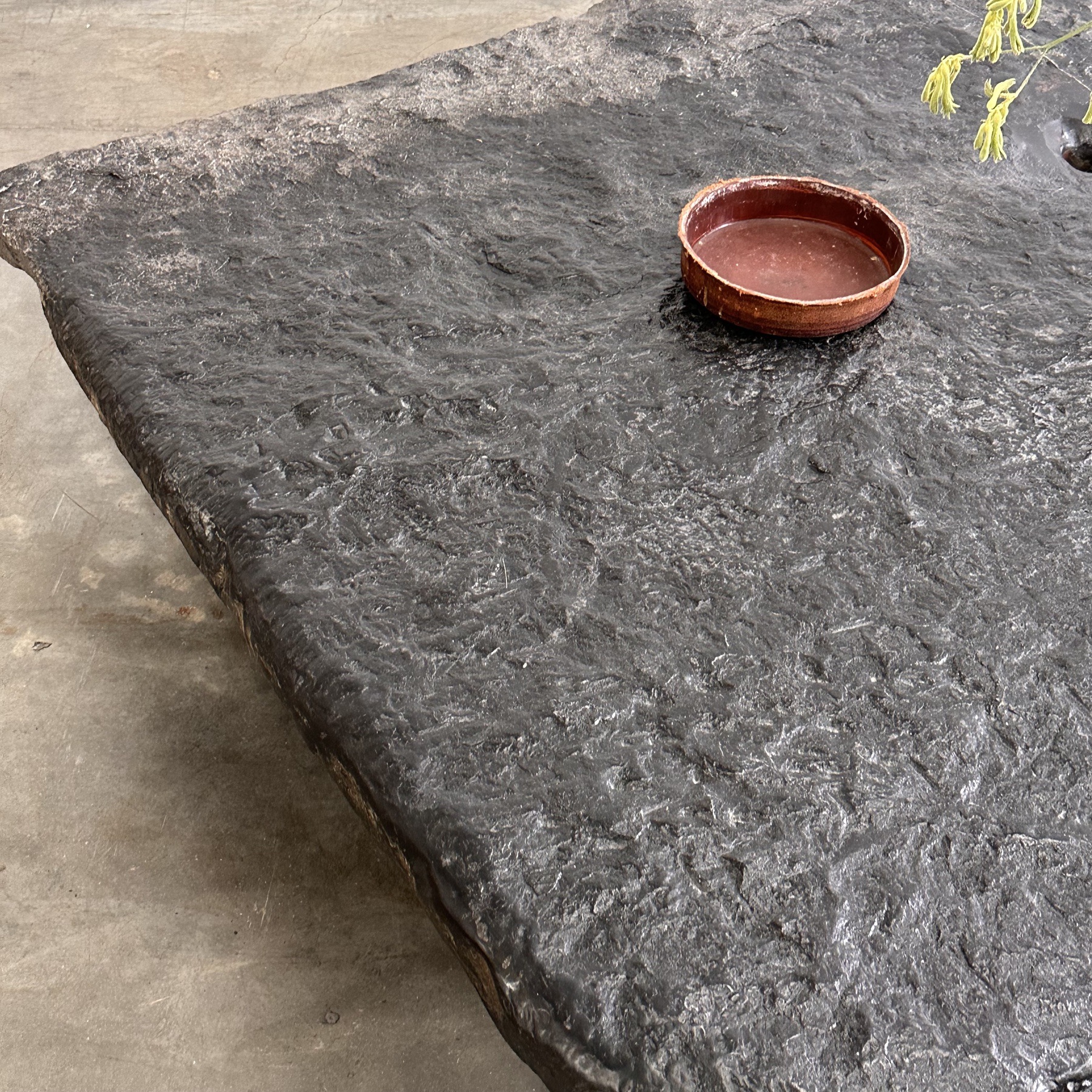 objet-vagabond-stone-table0011