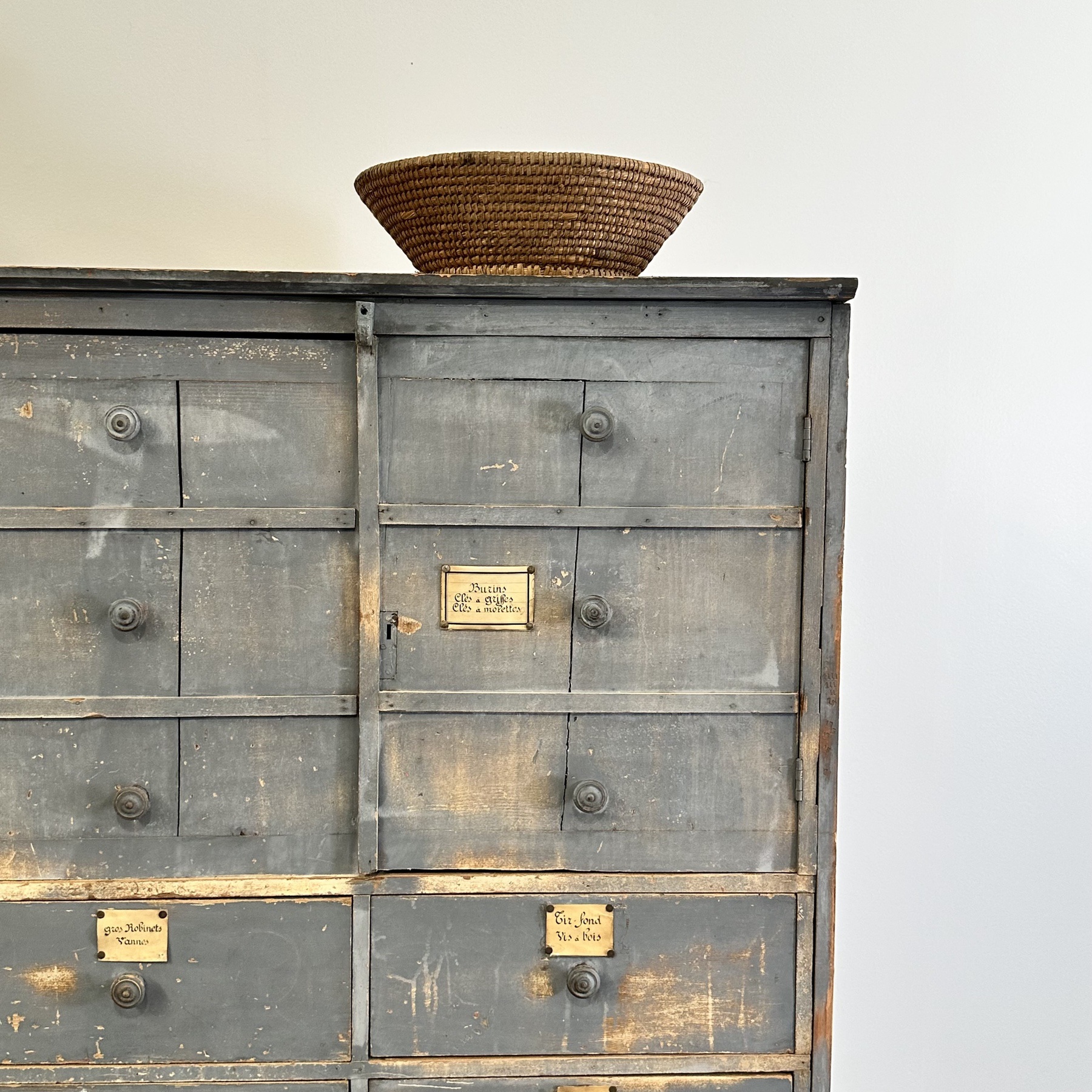 objet-vagabond-painted-chest0002