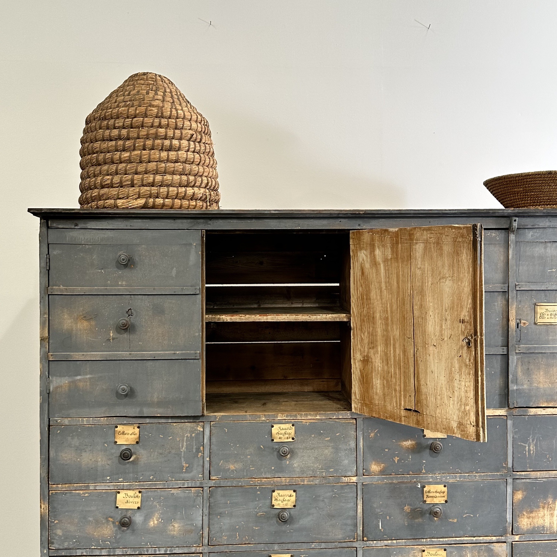 objet-vagabond-painted-chest0003