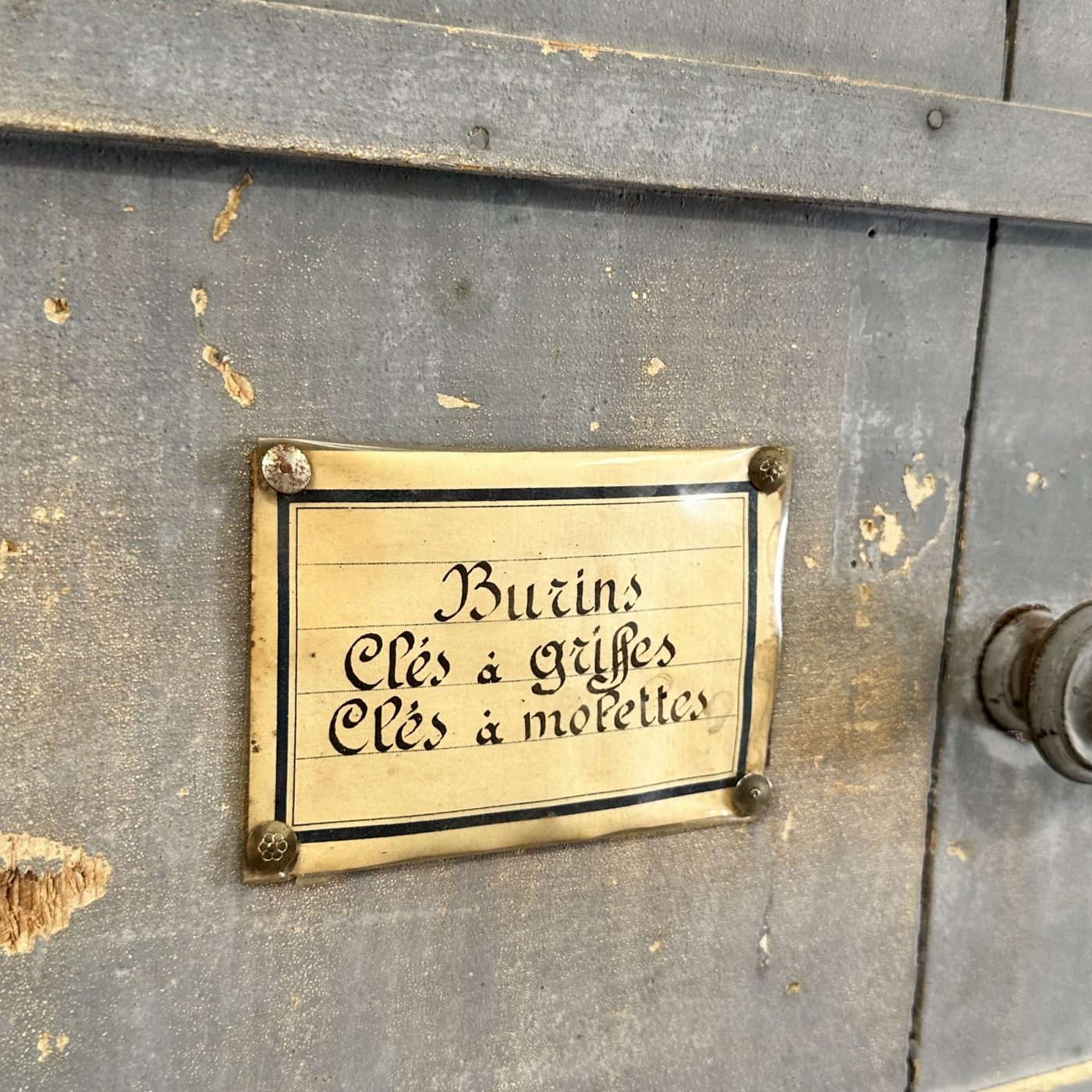 objet-vagabond-painted-chest0009