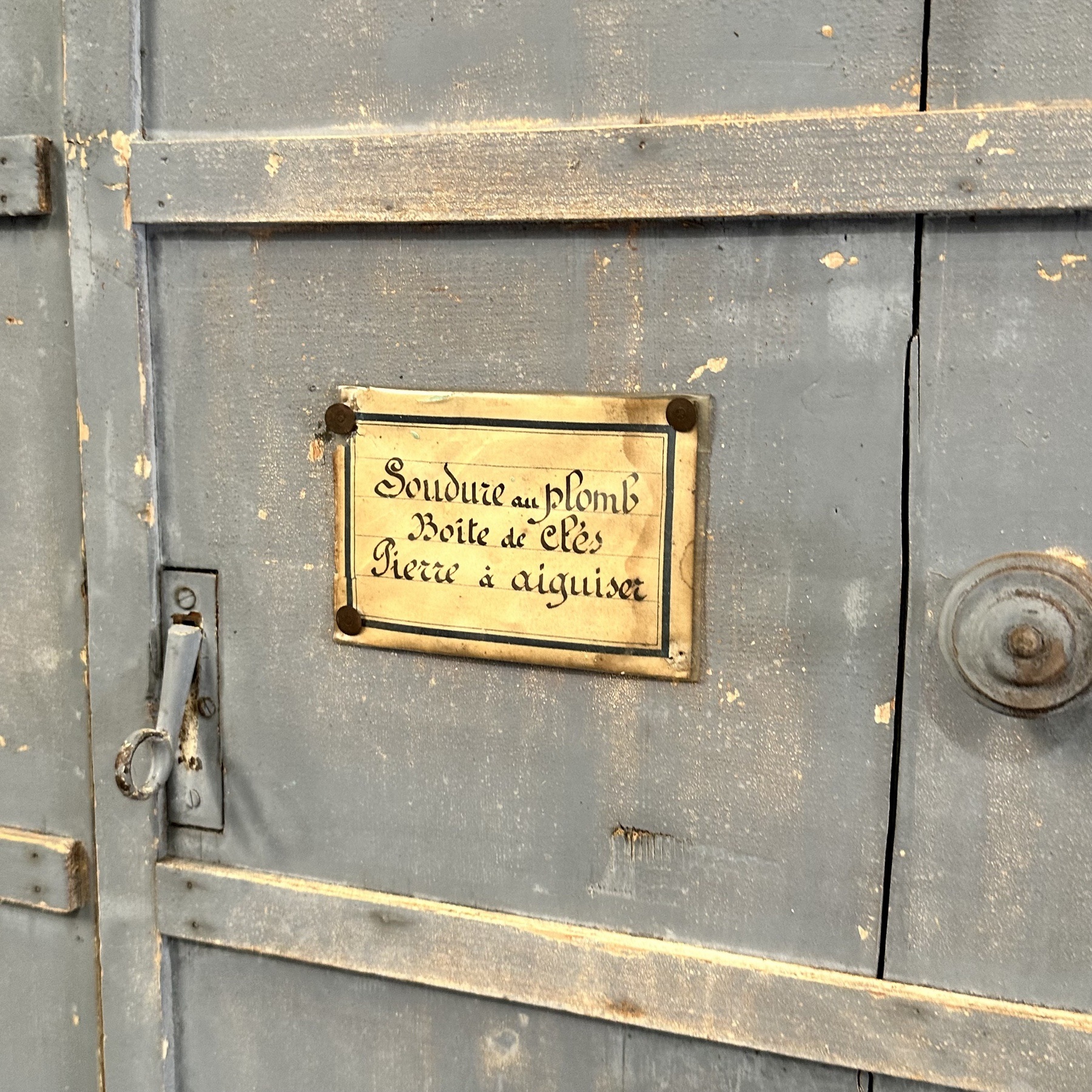 objet-vagabond-painted-chest0010