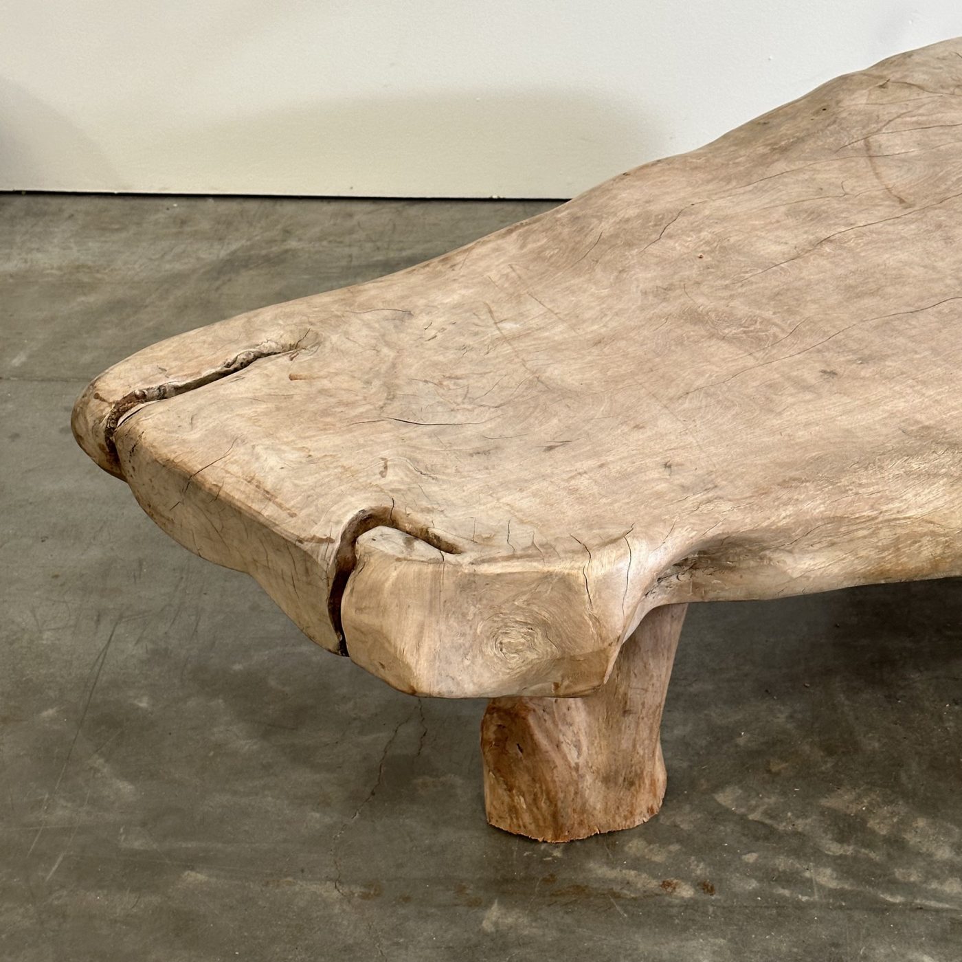 objet-vagabond-primitive-coffeetable0007