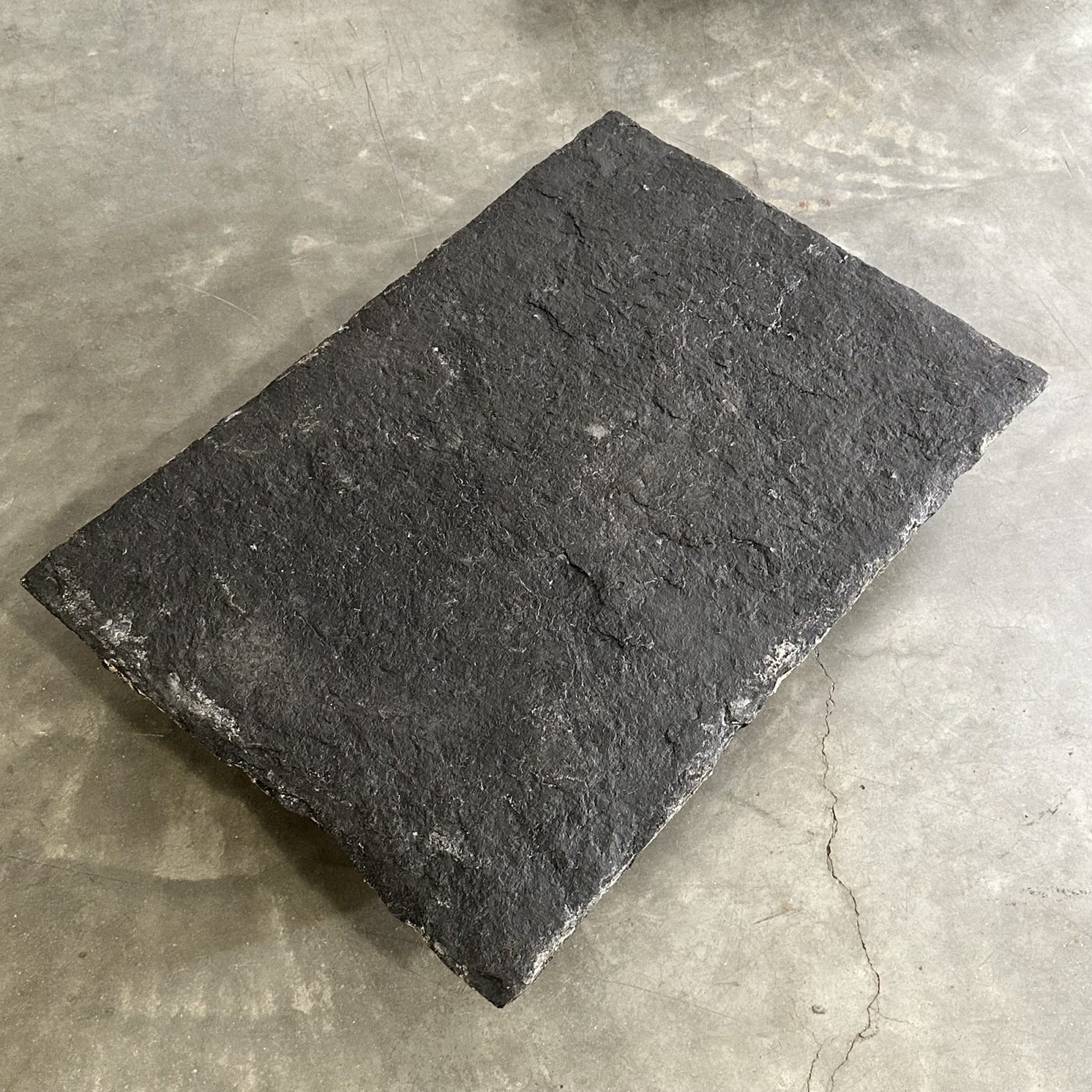 objet-vagabond-stone-sidetables0004