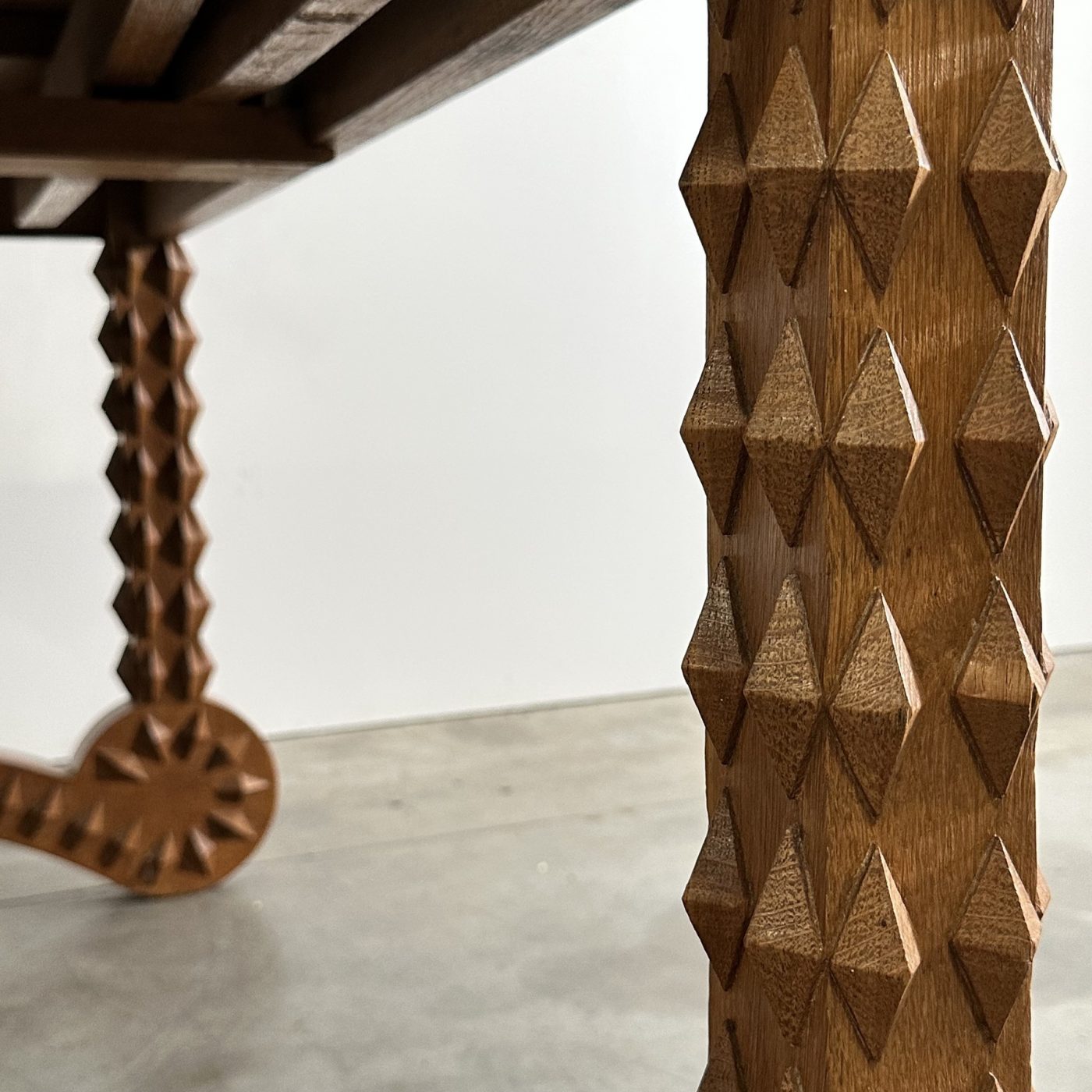 objet-vagabond-brutalist-table0012