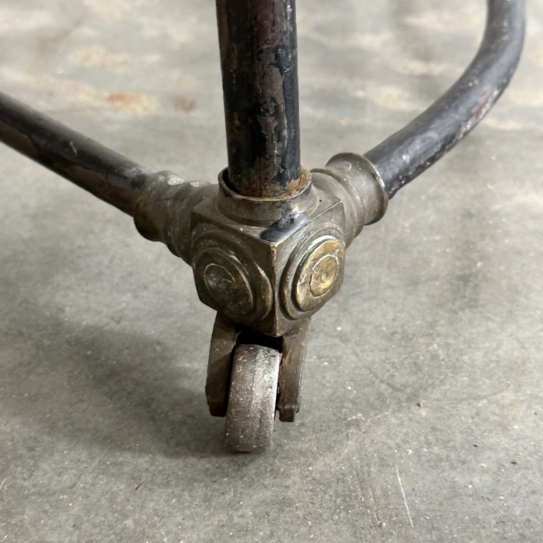 objet-vagabond-clothier-rack0008