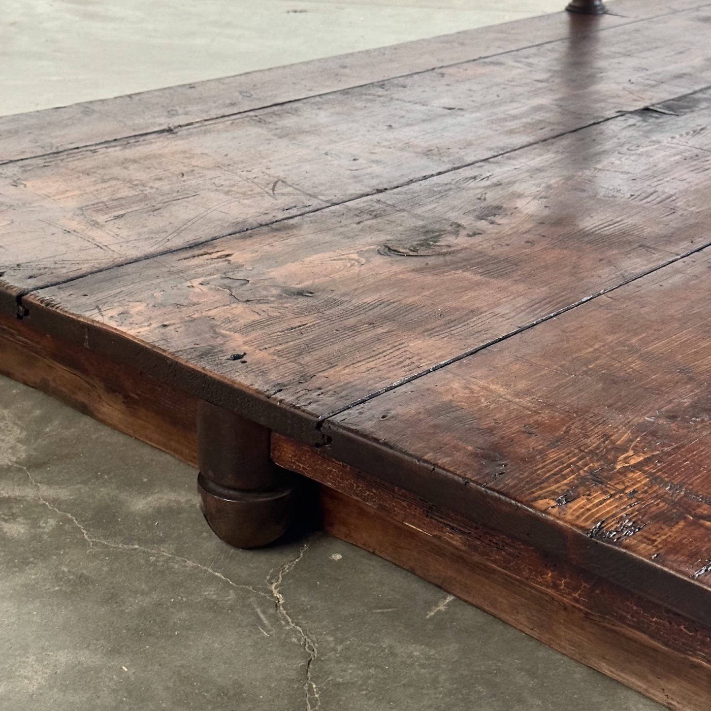 objet-vagabond-draper-table0004