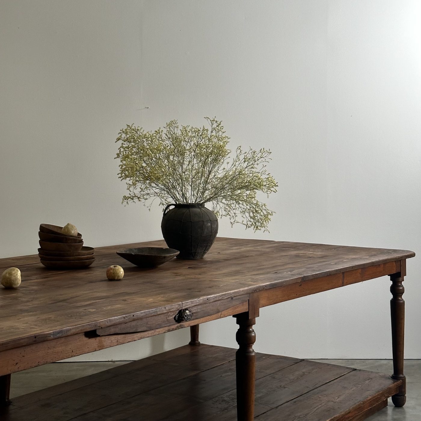 objet-vagabond-draper-table0005