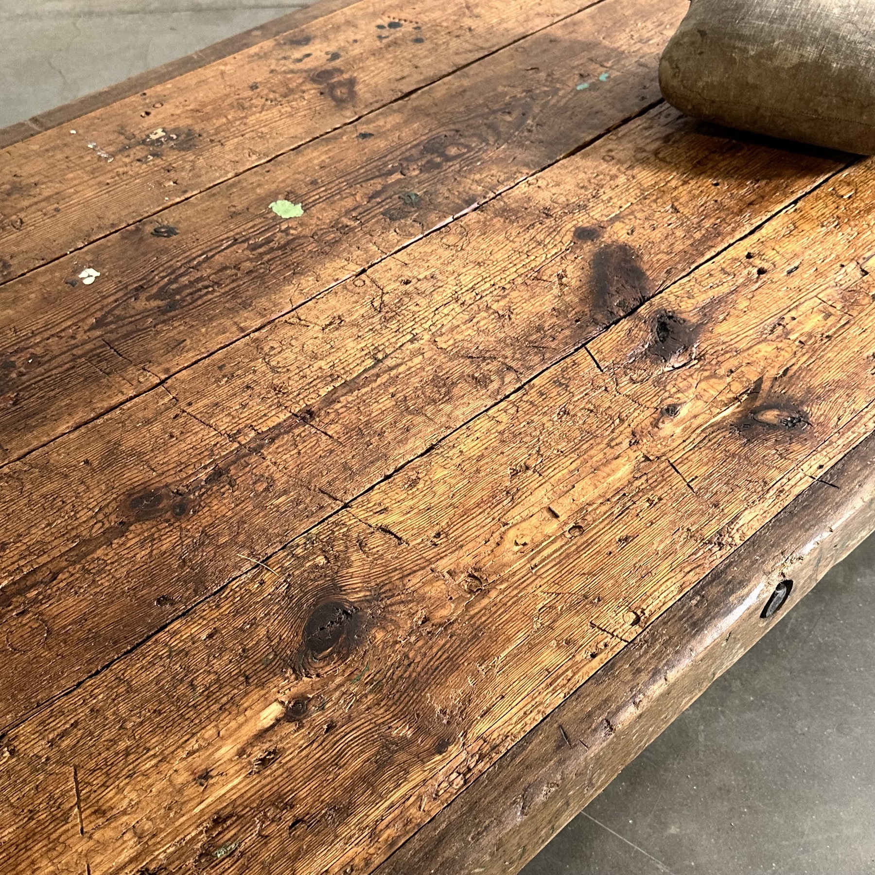 objet-vagabond-large-primitive-coffeetable0004