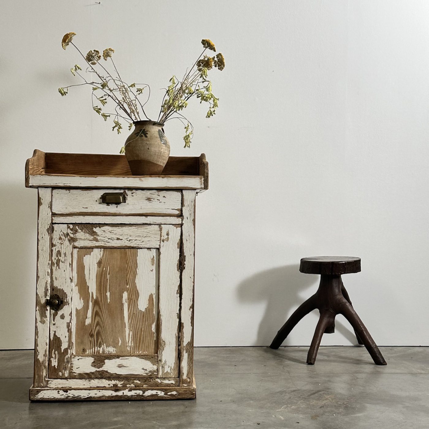 objet-vagabond-painted-cabinet0001