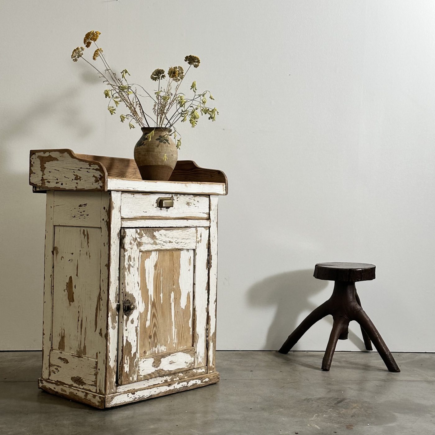 objet-vagabond-painted-cabinet0003