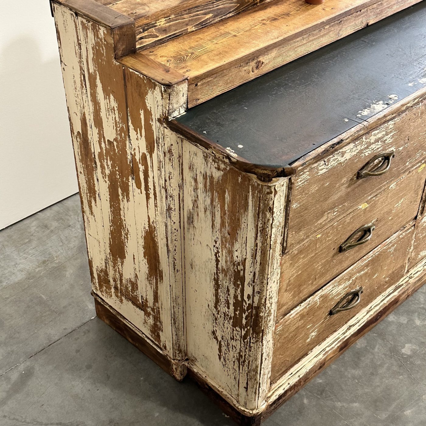 objet-vagabond-painted-chest0007