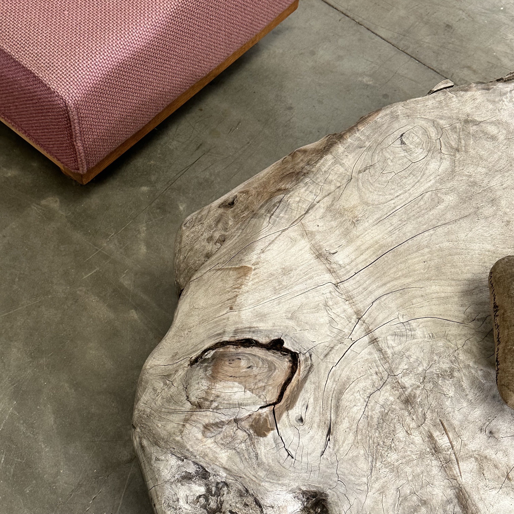 objet-vagabond-primitive-coffeetable0005