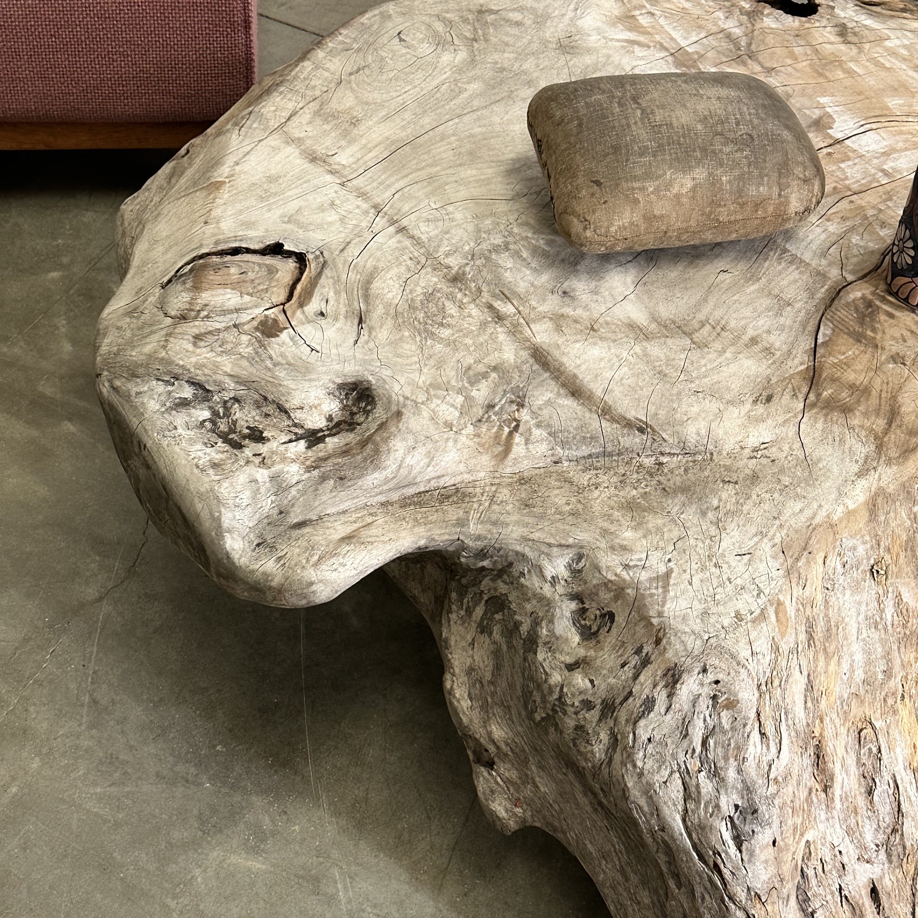 objet-vagabond-primitive-coffeetable0007