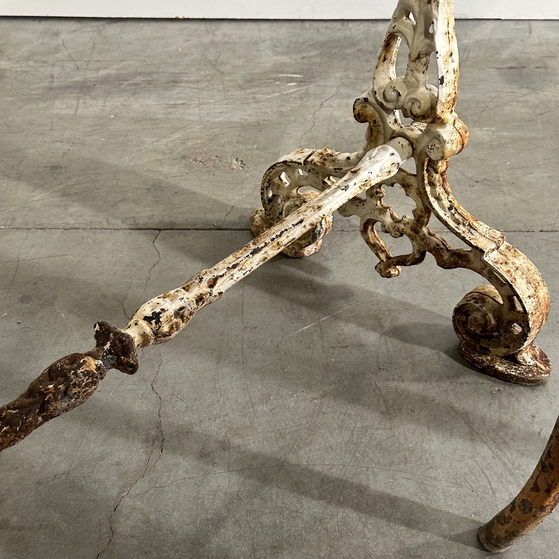 objet-vagabond-castiron-table0000