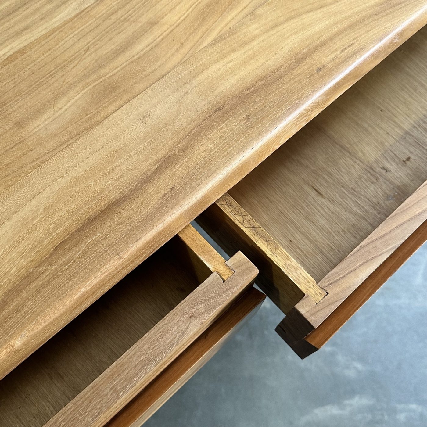 objet-vagabond-maisonregain-table0003