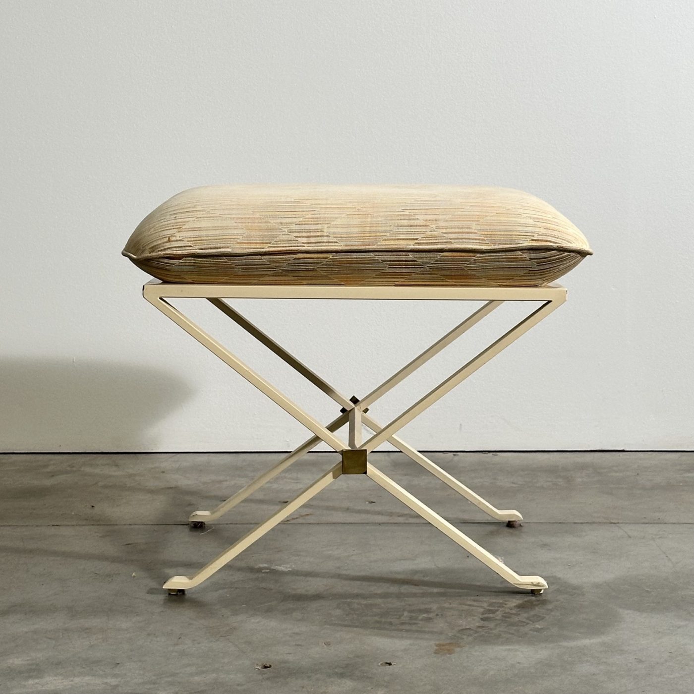 objet-vagabond-metal-stool0003