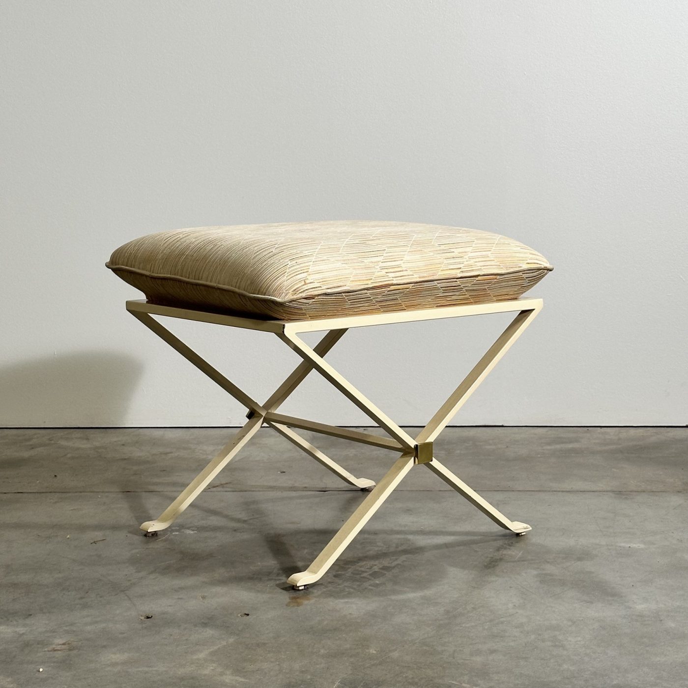 objet-vagabond-metal-stool0005