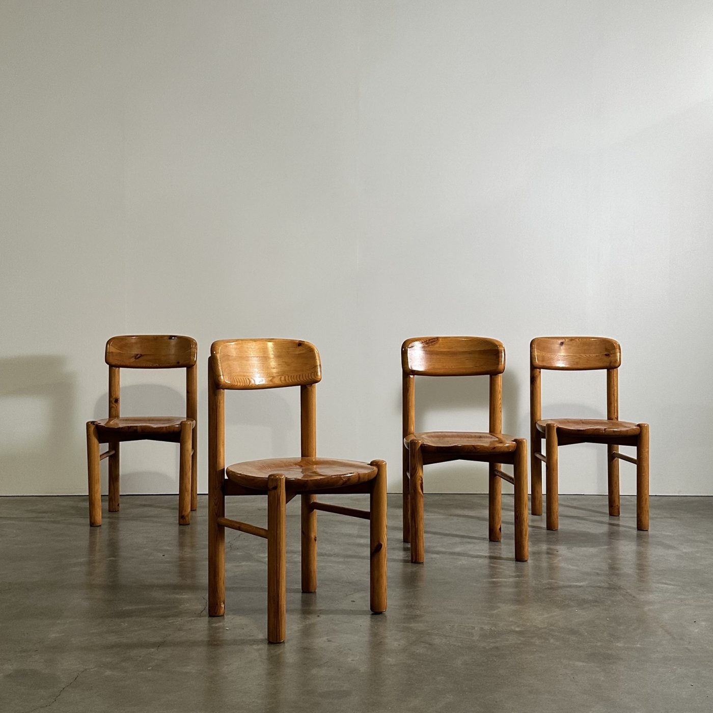 objet-vagabond-pine-chairs0003