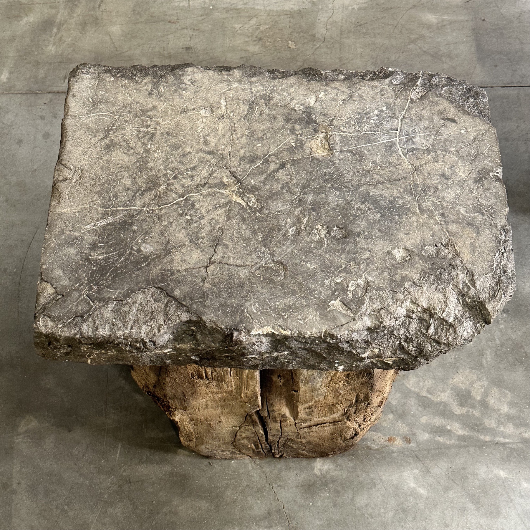 objet-vagabond-stone-tables0000