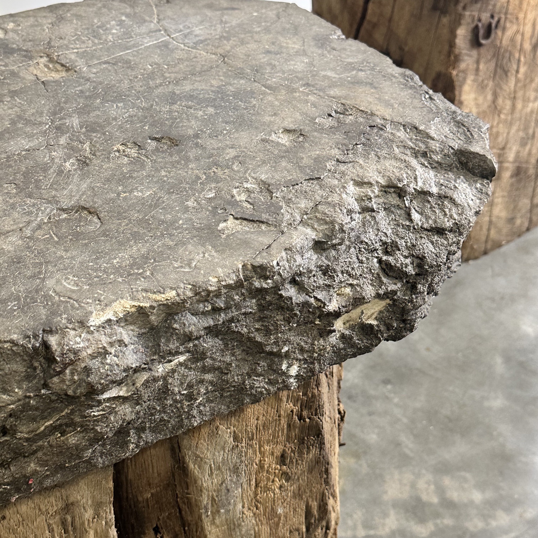 objet-vagabond-stone-tables0008