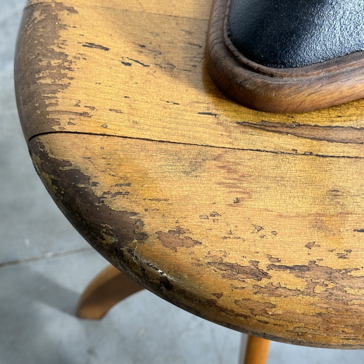 objet-vagabond-wooden-stool0004