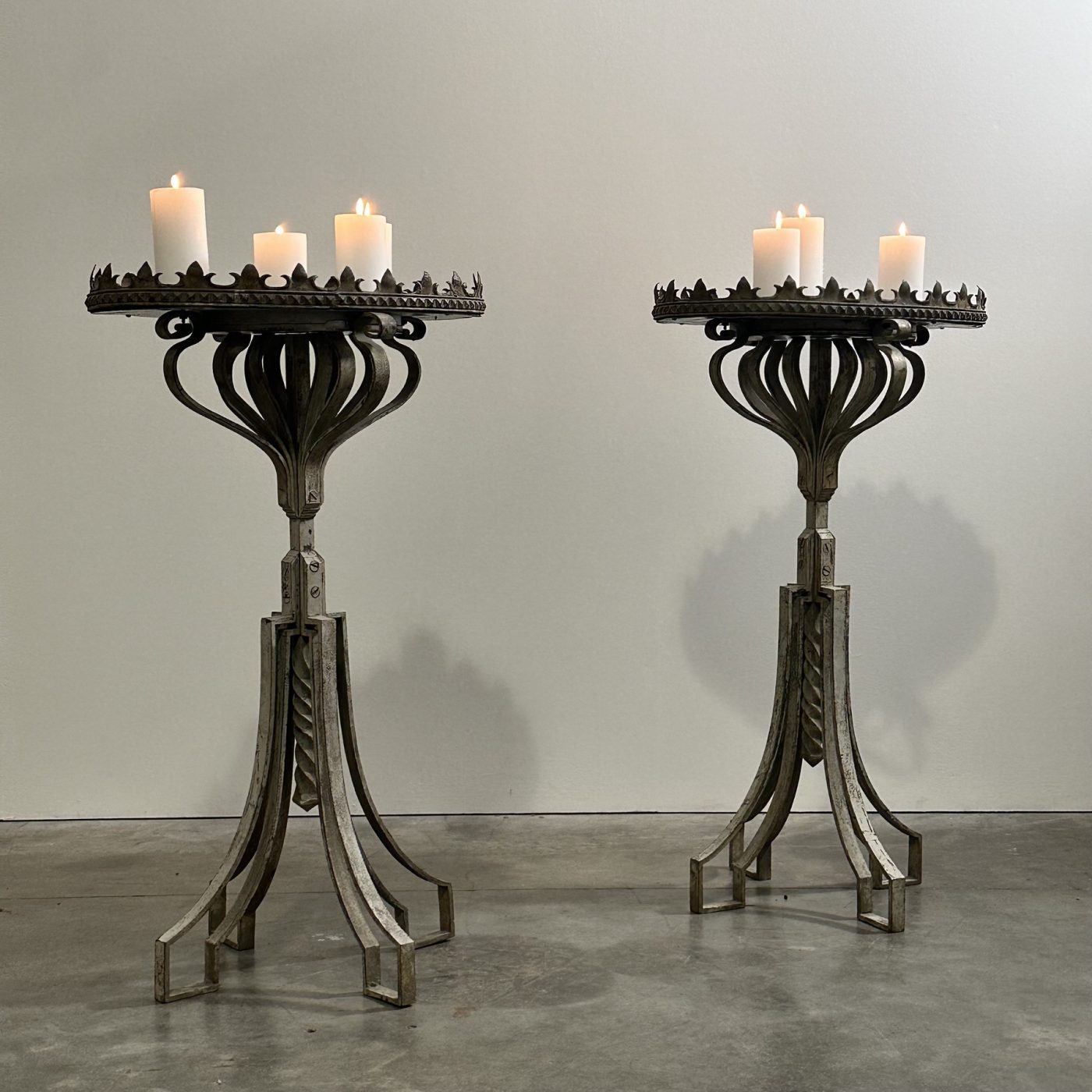 objet-vagabond-wroughiton-pedestal0002