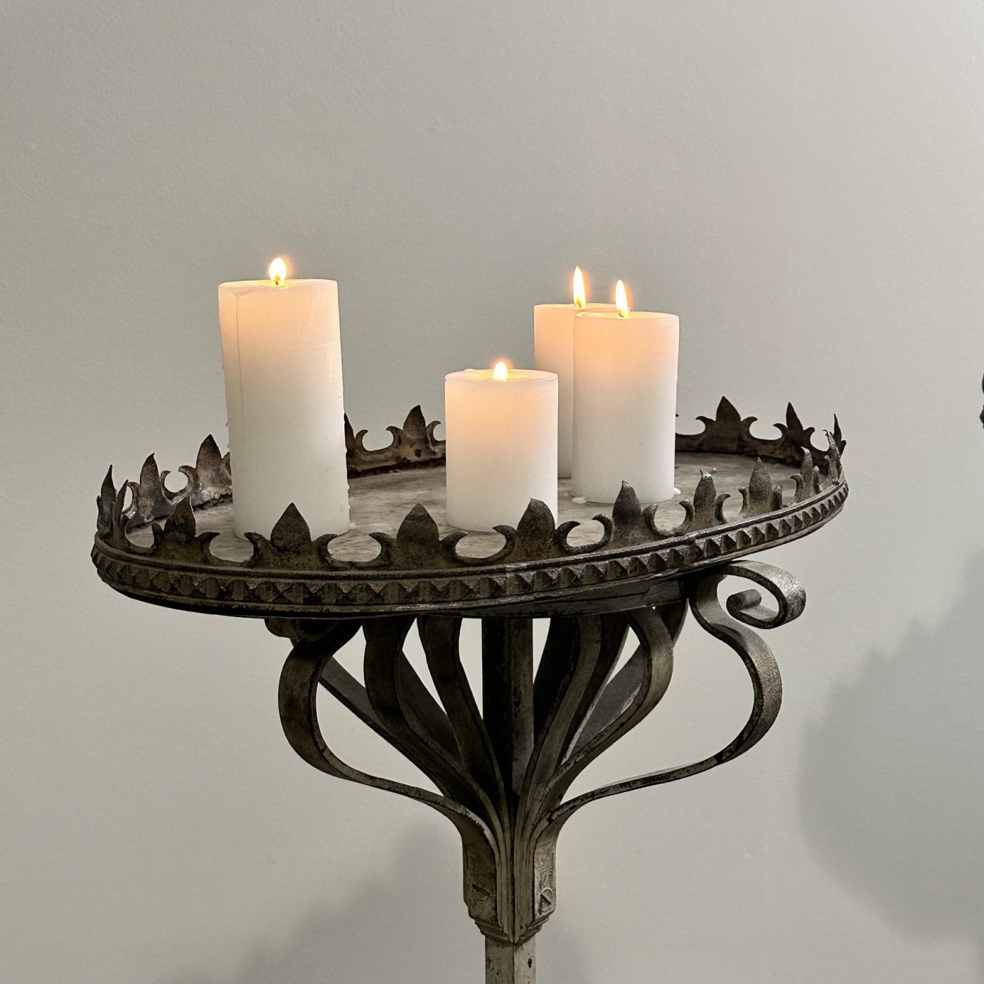objet-vagabond-wroughiton-pedestal0003