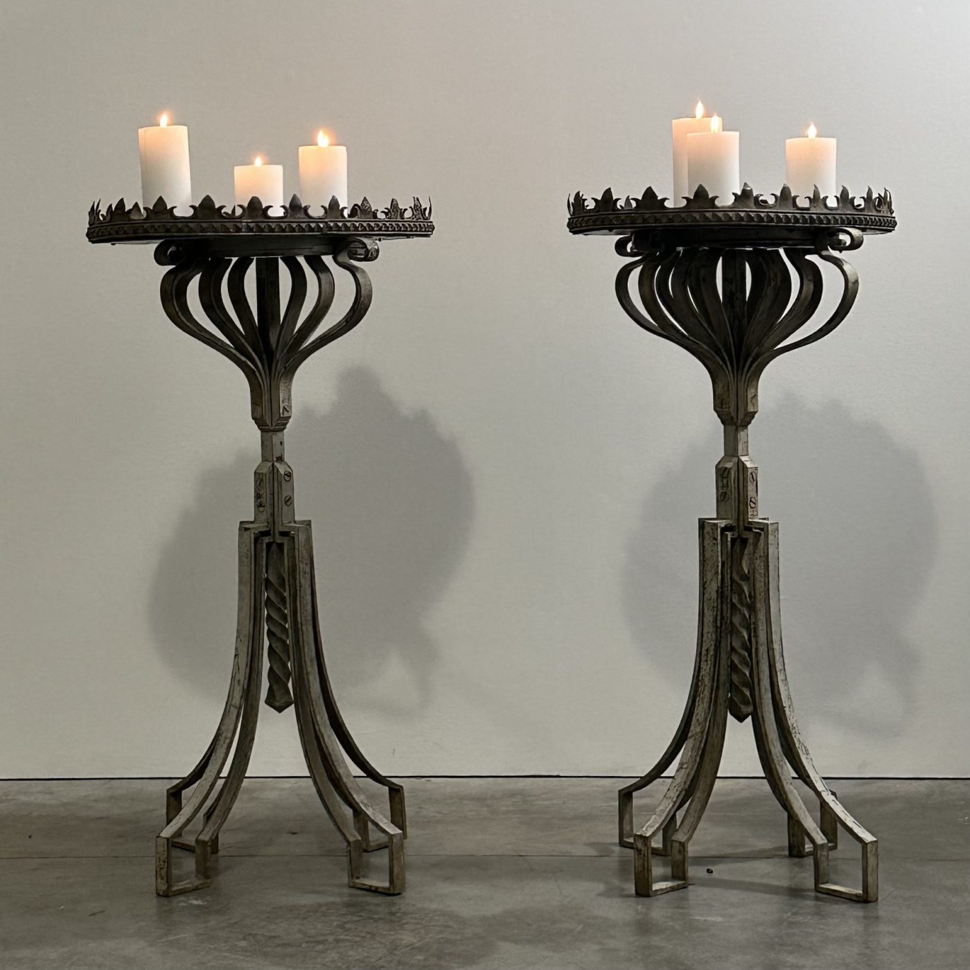 objet-vagabond-wroughiton-pedestal0004
