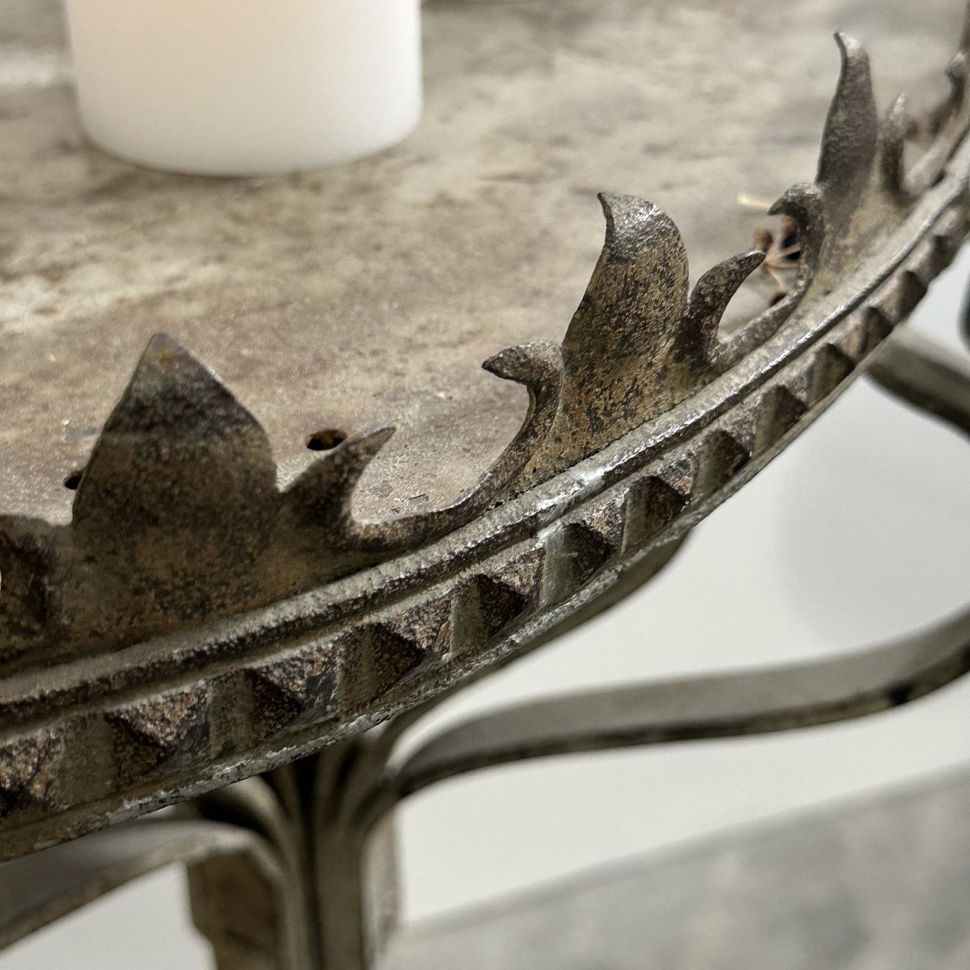 objet-vagabond-wroughiton-pedestal0005