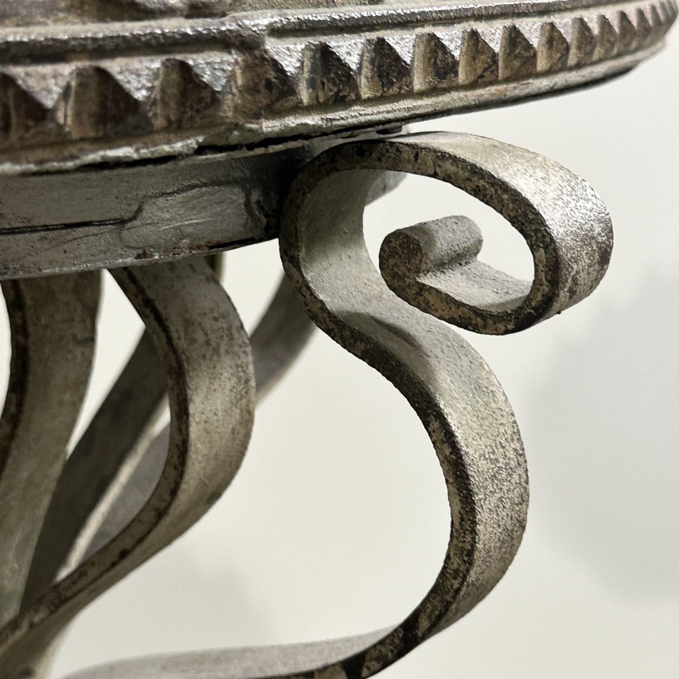 objet-vagabond-wroughiton-pedestal0006