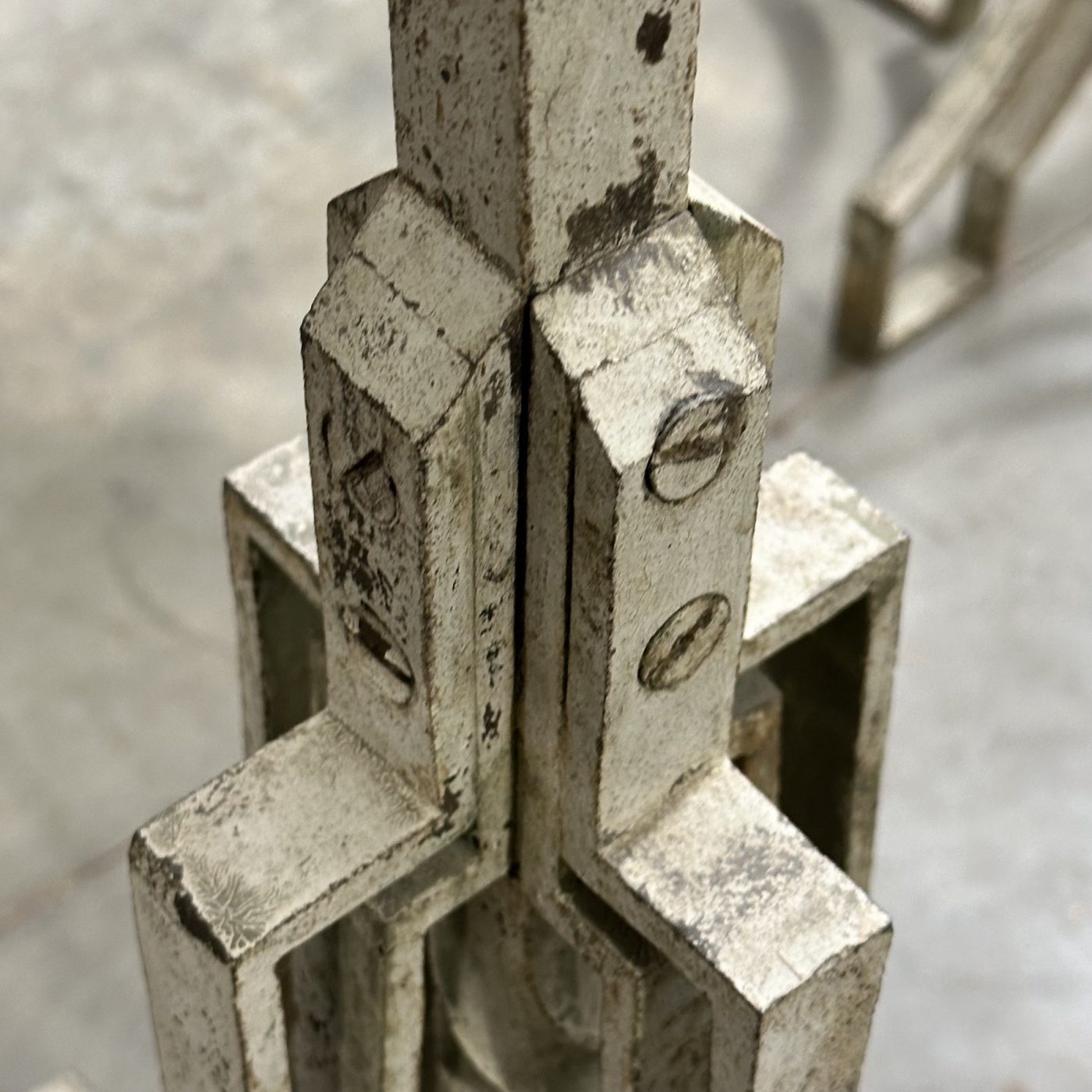 objet-vagabond-wroughiton-pedestal0007