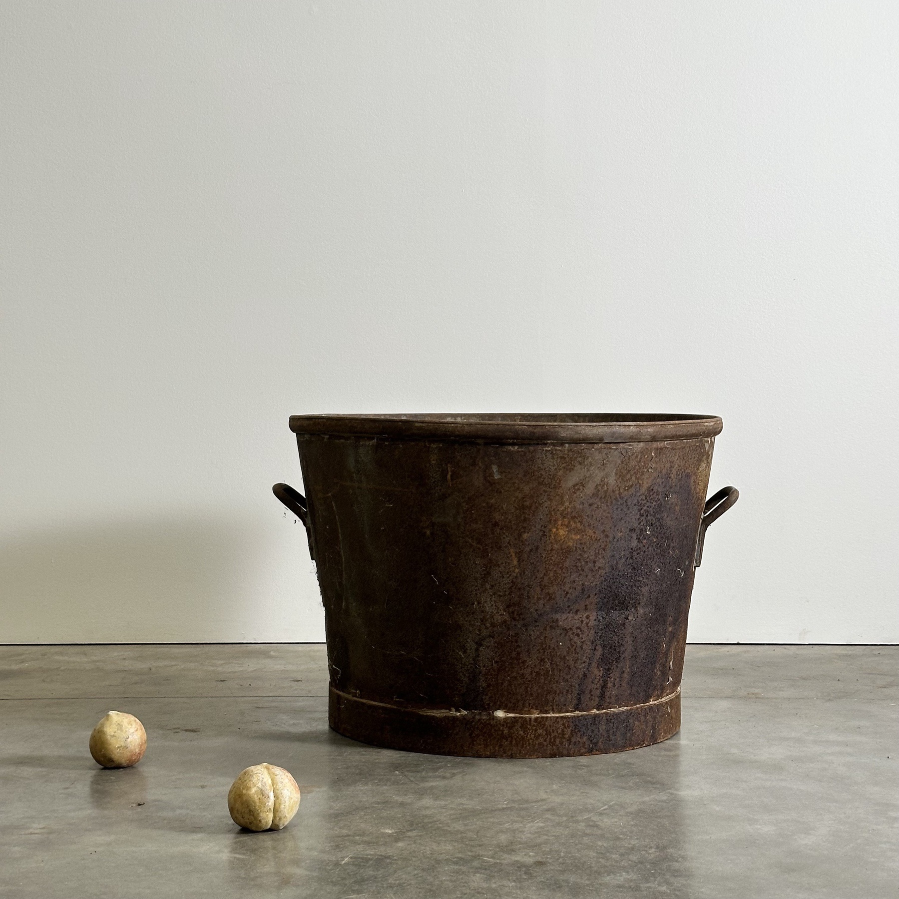 objet-vagabond-metal-planters0000