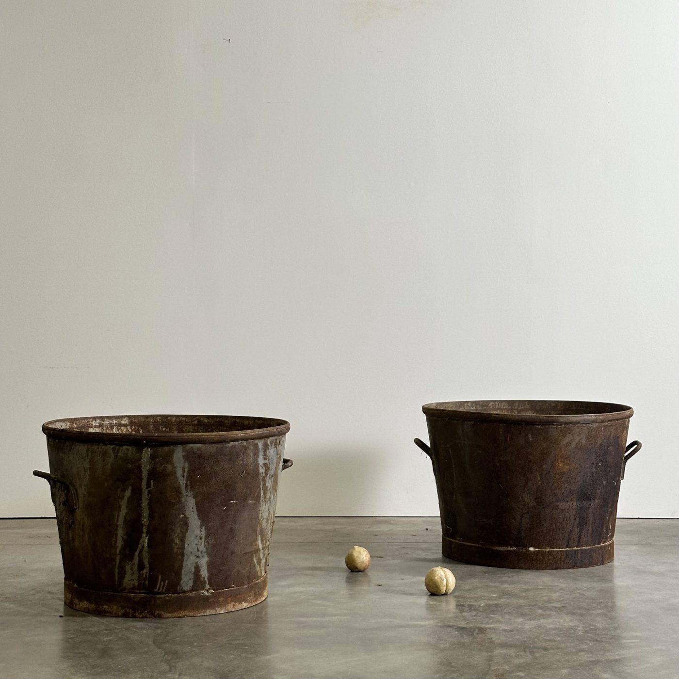 objet-vagabond-metal-planters0001