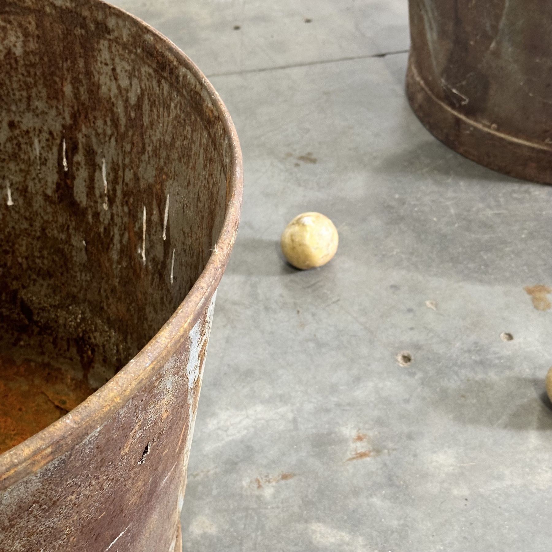 objet-vagabond-metal-planters0004