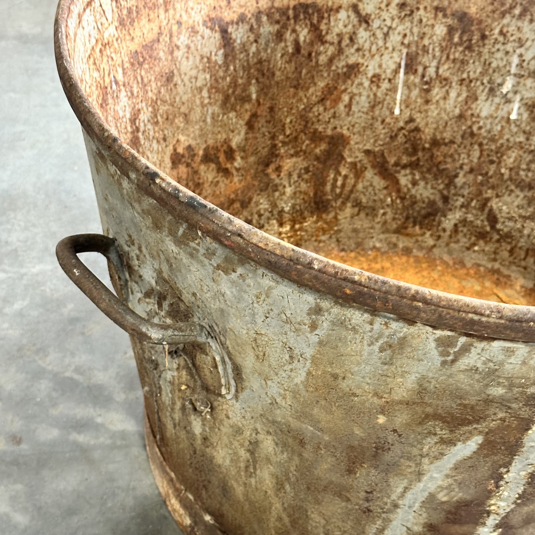 objet-vagabond-metal-planters0005