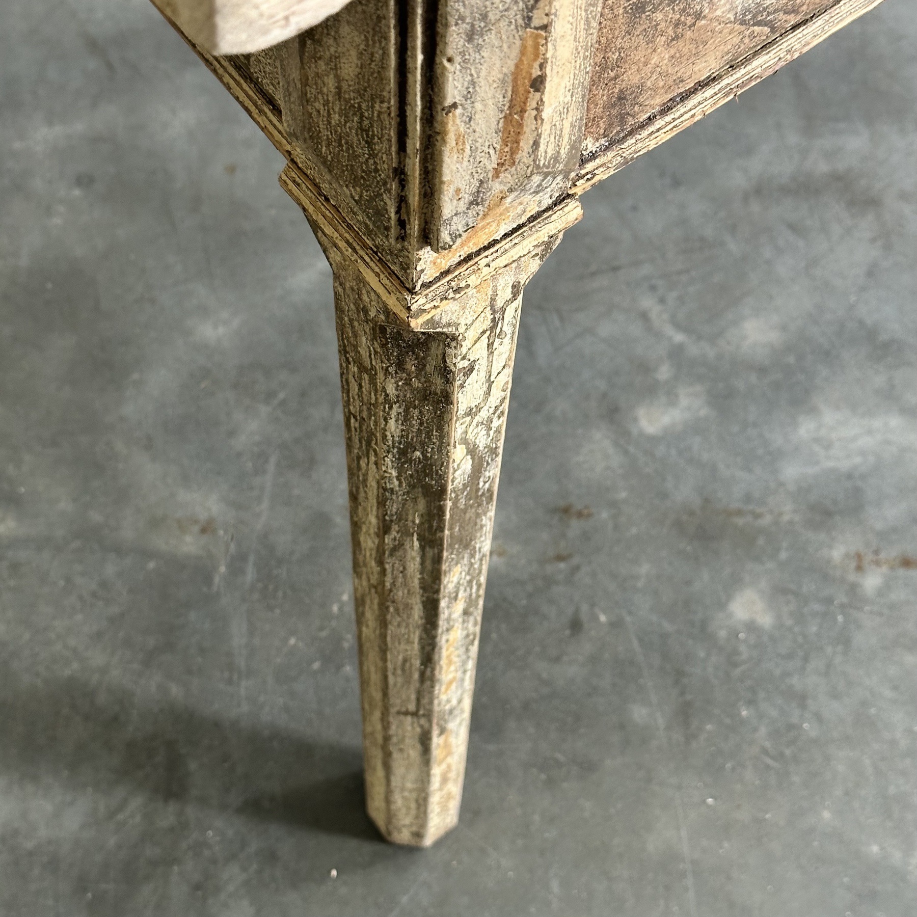 objet-vagabond-painted-worktable0000