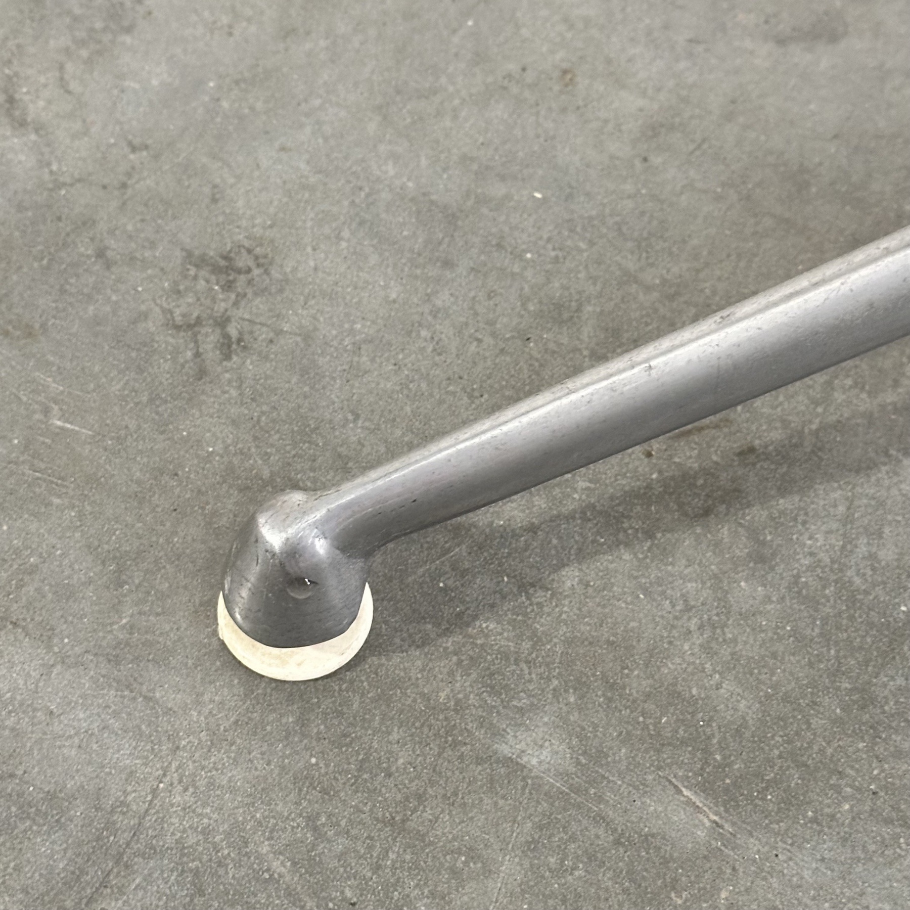 objet-vagabond-eames-chairs0002