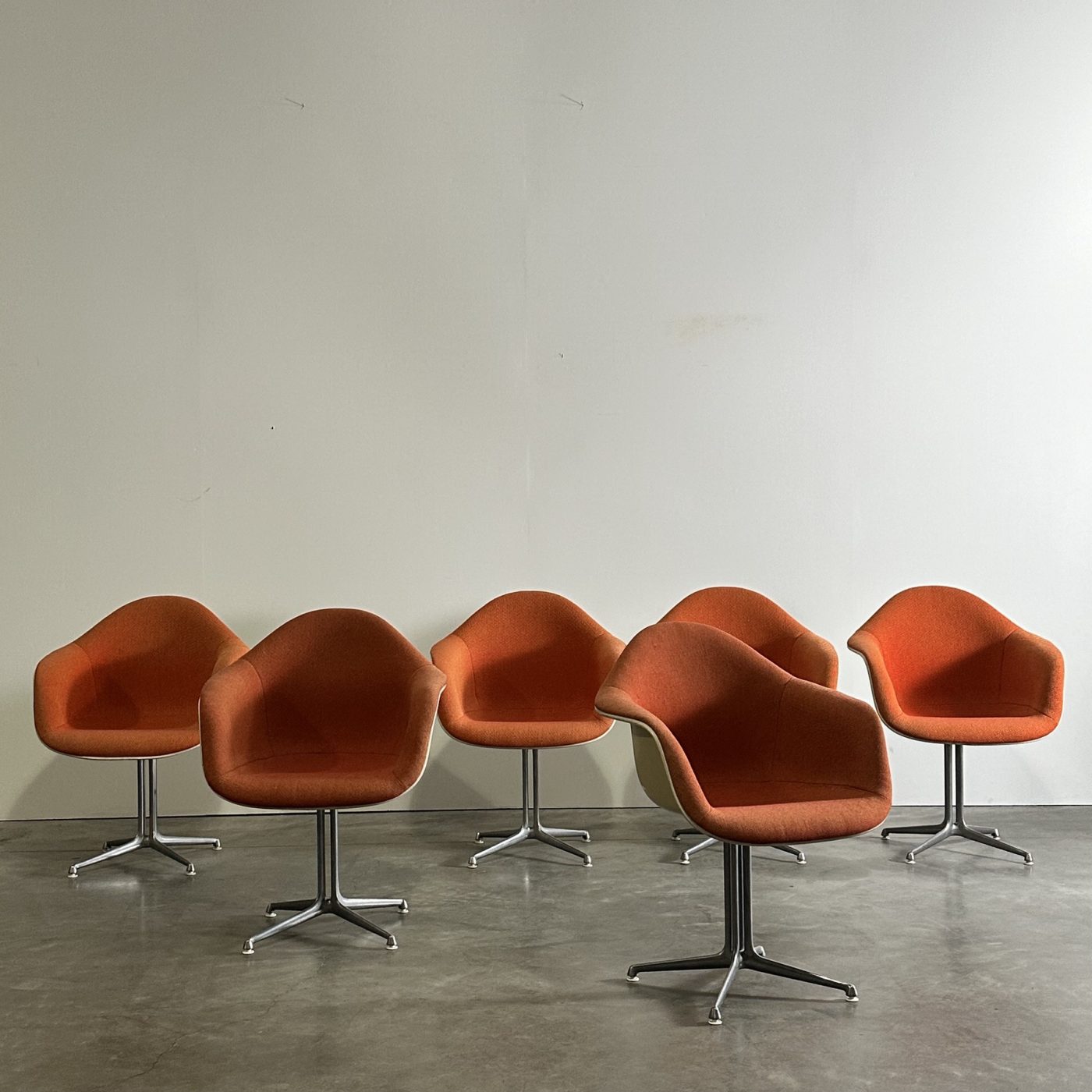 objet-vagabond-eames-chairs0007