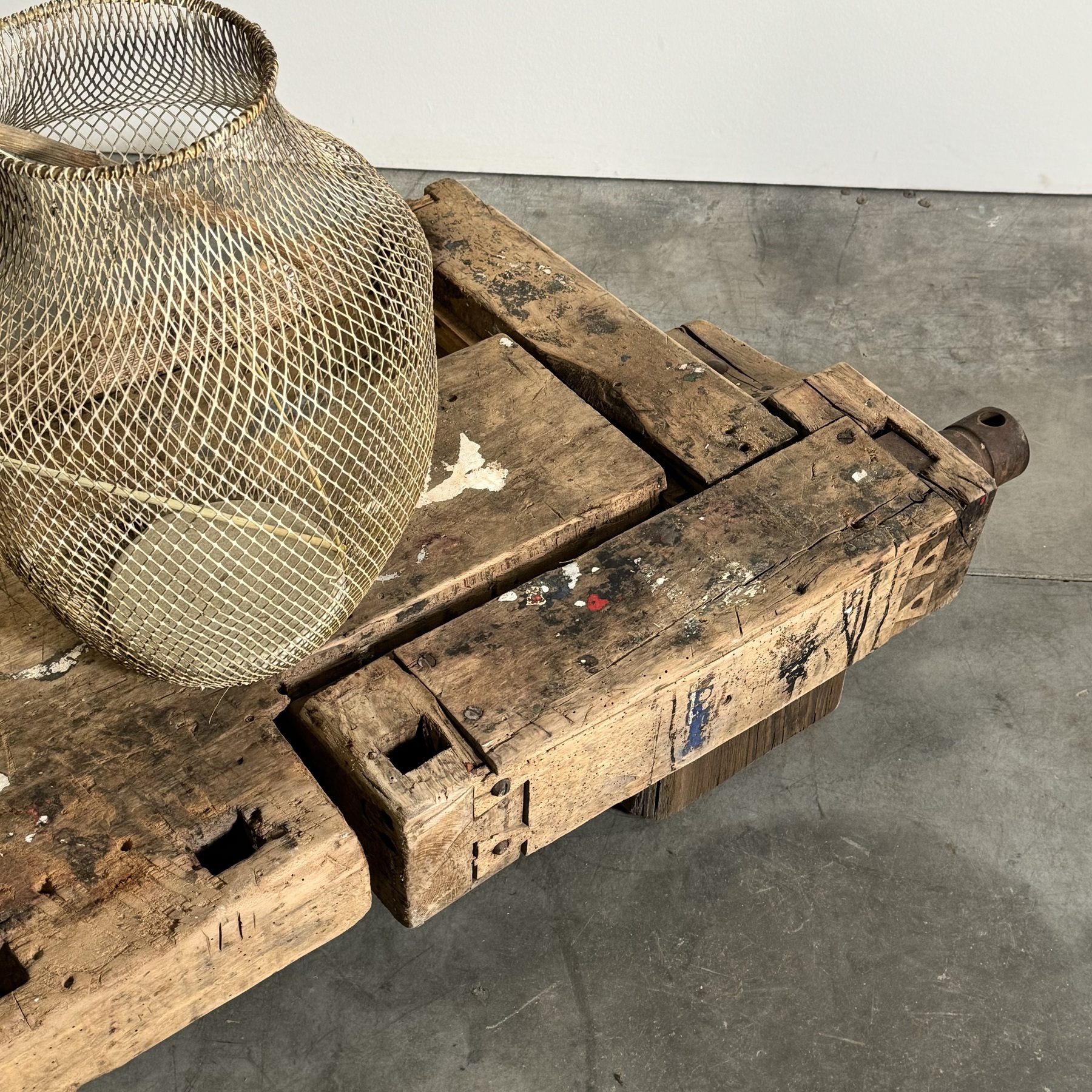 objet-vagabond-primitive-coffeetable0002