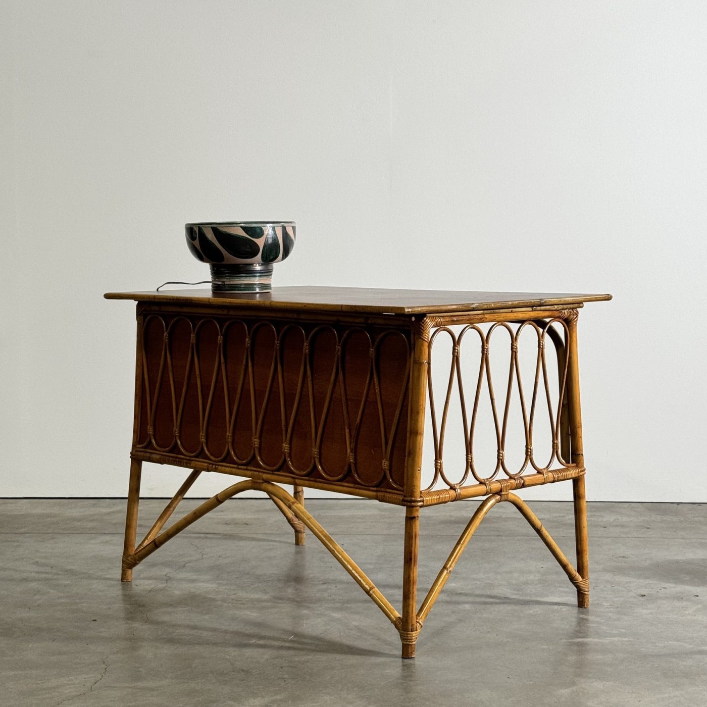 objet-vagabond-rattan-desk0001