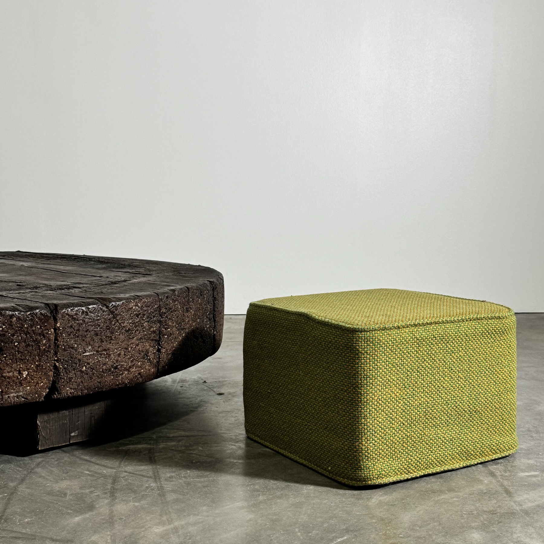 objet-vagabond-round-coffeetable0002