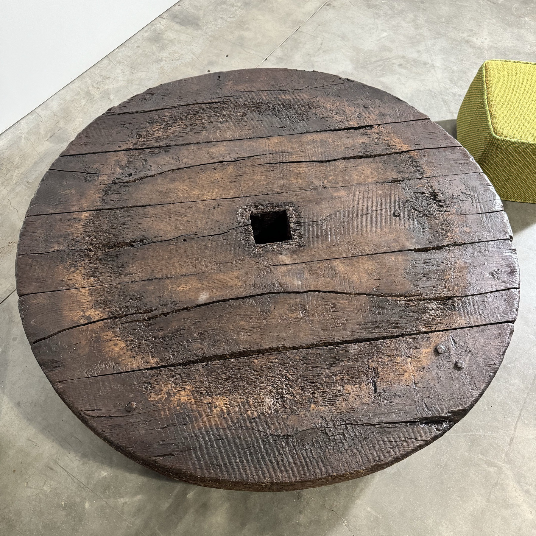 objet-vagabond-round-coffeetable0010