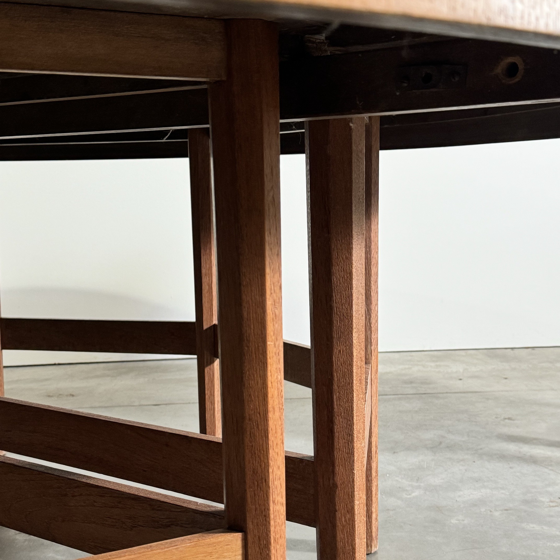 objet-vagabond-round-diningtable0002