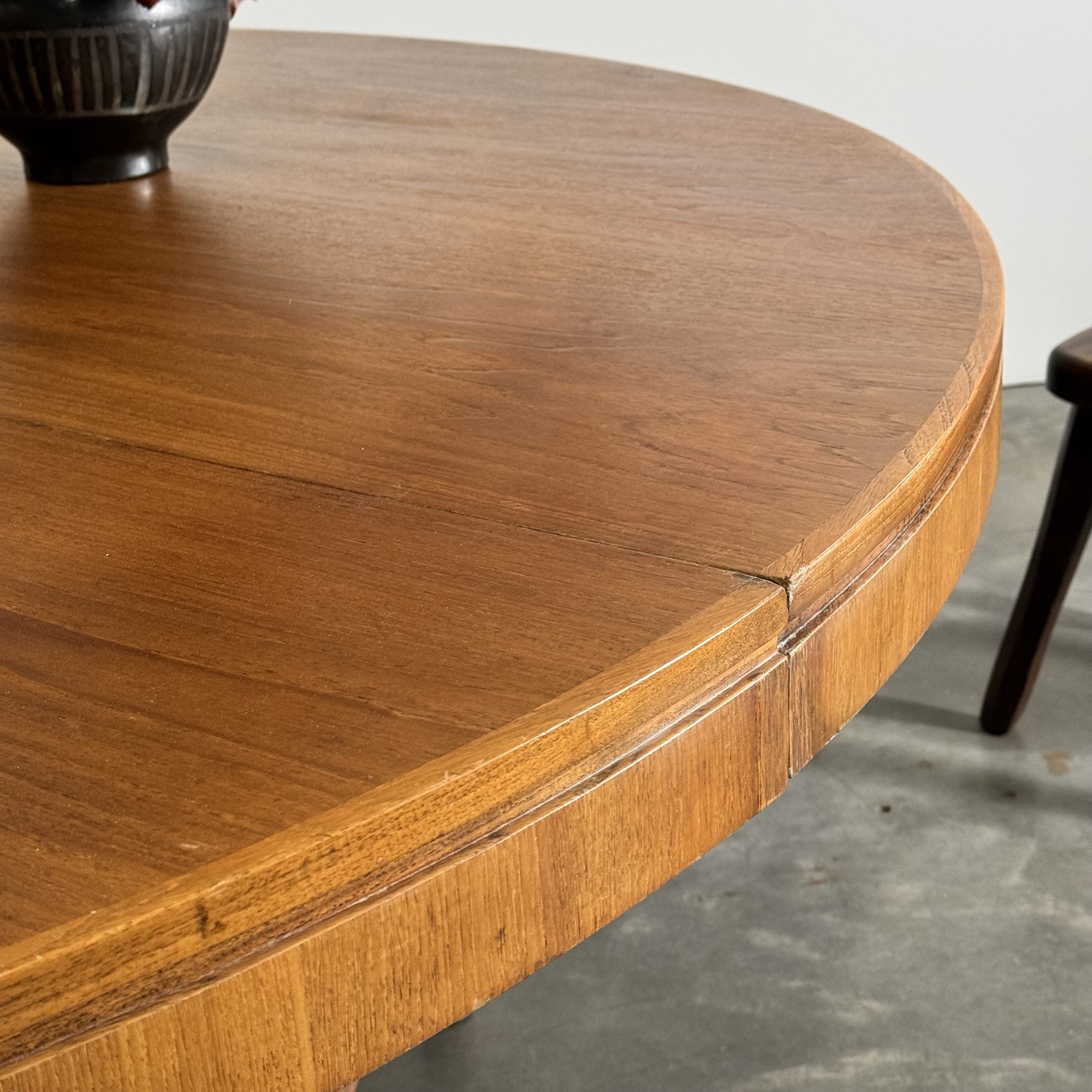 objet-vagabond-round-diningtable0003